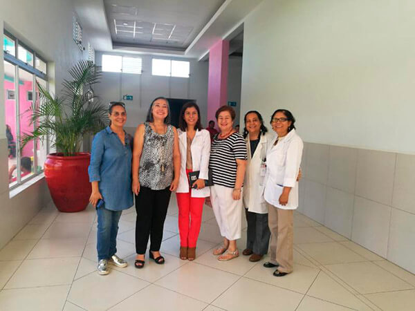 embajadora-chile-visita-hospital-bertha-calderon